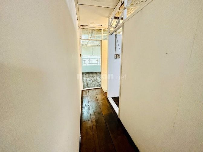 Giá 10.5 triệu- Hẻm Xe Oto Đinh Bộ Lĩnh - Trệt lững, 3PN , 1WC