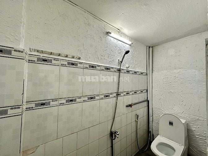Giá 10.5 triệu- Hẻm Xe Oto Đinh Bộ Lĩnh - Trệt lững, 3PN , 1WC