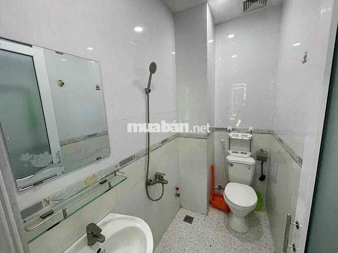 Trọ Có Ban Công Ngay Hàng Xanh Gần GTVT, Hutech, UEF, VLU