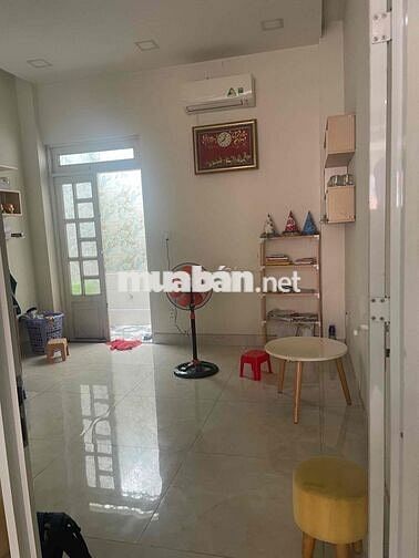 Nhà Trệt 2 Lầu, sân thượng 4x17 hẻm Lê Thị Riêng