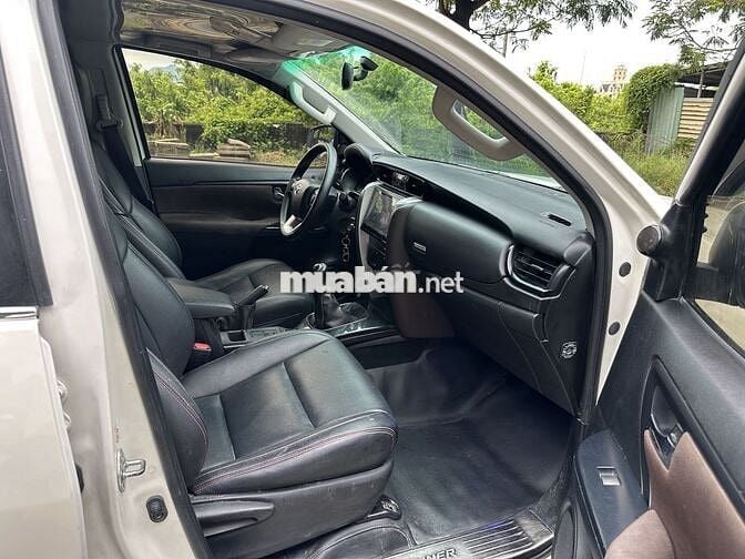 Bán Toyota Fortuner số sàn máy dầu,rất đẹp