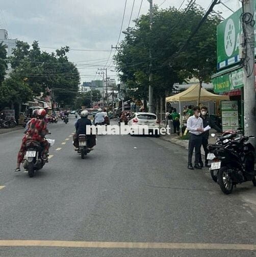 Cho thuê nhà mặt tiền Quang Trung , gần chợ Hóc Môn, DT 4,5 x 30m