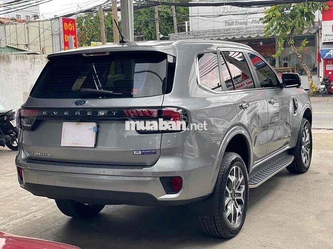 Ford Everest 2023 Titanium 2.0 AT 4x2 - 33000 km