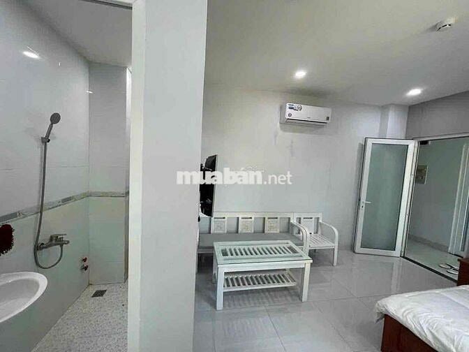Trọ Có Ban Công Ngay Hàng Xanh Gần GTVT, Hutech, UEF, VLU