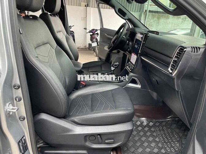 Ford Everest 2023 Titanium 2.0 AT 4x2 - 33000 km