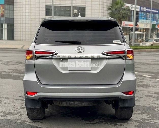 Toyota Fortuner máy xăng 1 cầu