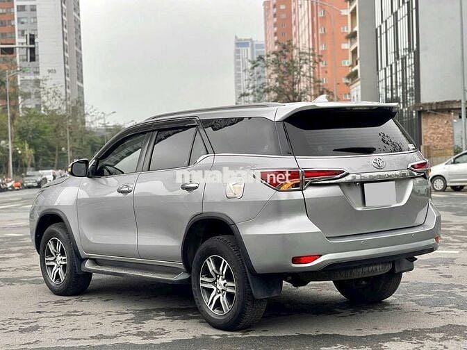 Toyota Fortuner máy xăng 1 cầu