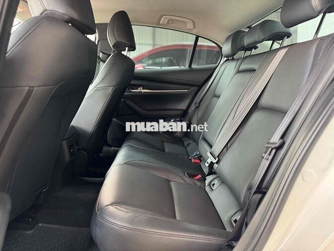 Mazda 3 2023 1.5L Luxury - 17000 km