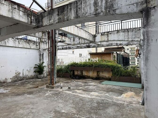Sân thượng 160m2 - Phan Bội Châu Q1 ngay chợ Bến Thành giá chỉ 4x !!!!