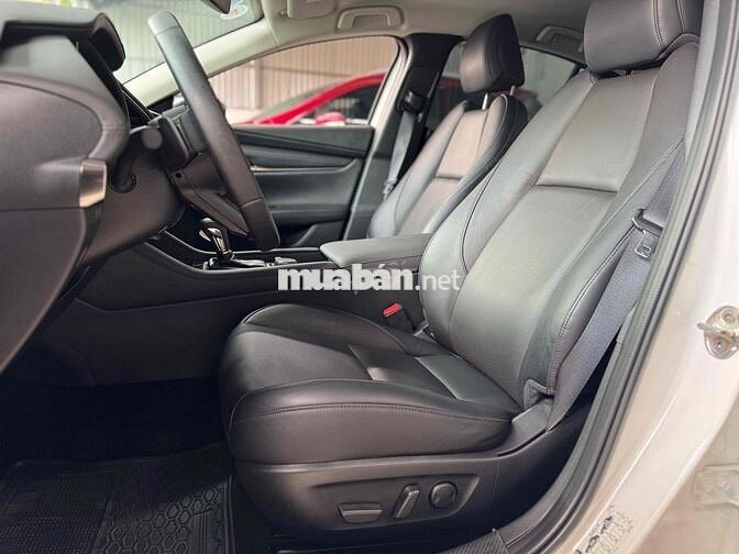 Mazda 3 2023 1.5L Luxury - 17000 km