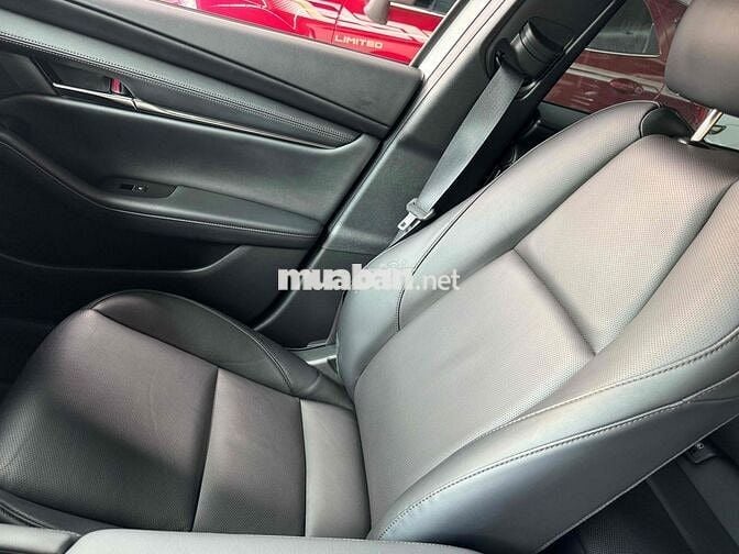 Mazda 3 2023 1.5L Luxury - 17000 km