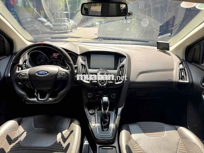 Ford Focus 1.5Sport sx 2016 màu đỏ lên nhiều đồ