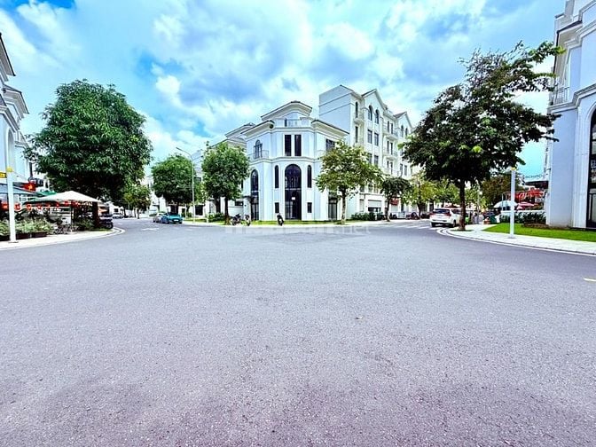 Bán biệt thự đơn lập 55 tỷ góc 2 mặt tiền dự án Vinhomes Grand Park Q9