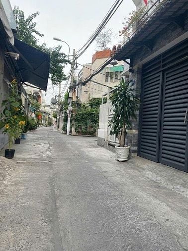 Đất CHDV hẻm xe hơi 1 sẹc  Bùi Văn Ba Quận 7. 7,2*17 chỉ 9,2 tỷ.