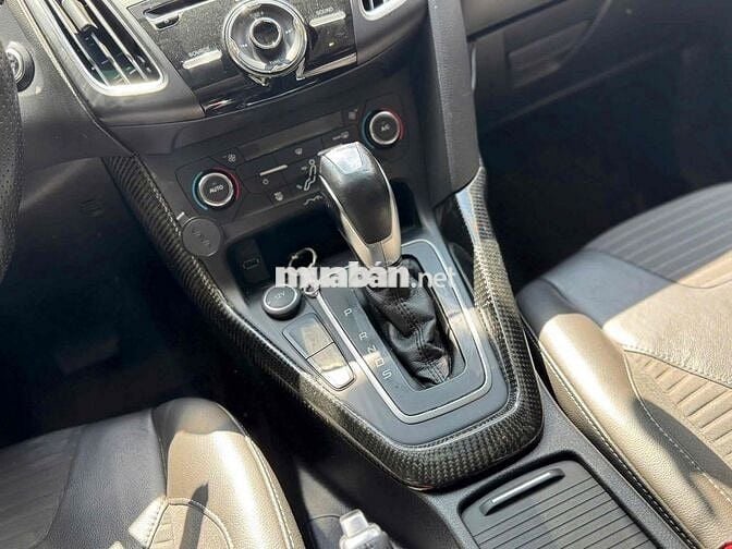 Ford Focus 1.5Sport sx 2016 màu đỏ lên nhiều đồ