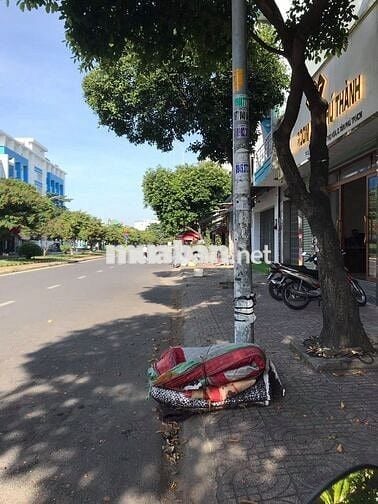 CHo thuê mbkd mặt tiền đường Lê thúc hoạch 10x21m thông suốt