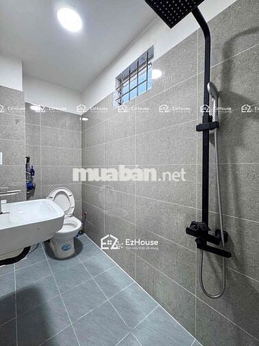 PHÒNG RỘNG CÓ BAN CÔNG NGAY TRỤC ĐƯỜNG LUỸ BÁN BÍCH