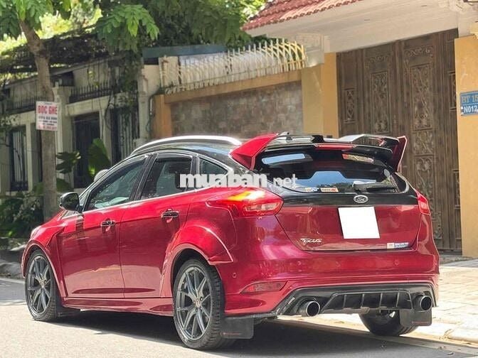 Ford Focus 1.5Sport sx 2016 màu đỏ lên nhiều đồ