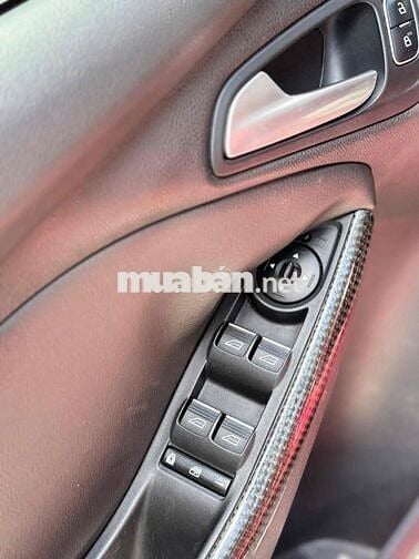 Ford Focus 1.5Sport sx 2016 màu đỏ lên nhiều đồ