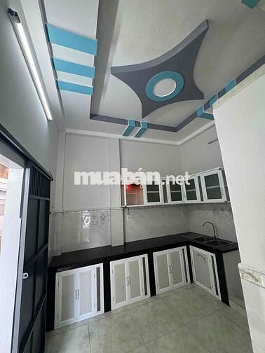 nhà mặt tiền đường .16m . DT 3m50x12m3 . 2 lầu .4 phòng .3 tolet