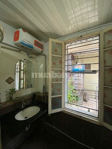 Cho thuê căn hộ tầng 3 trong biệt thự cổ phố Nguyễn Huy Tự