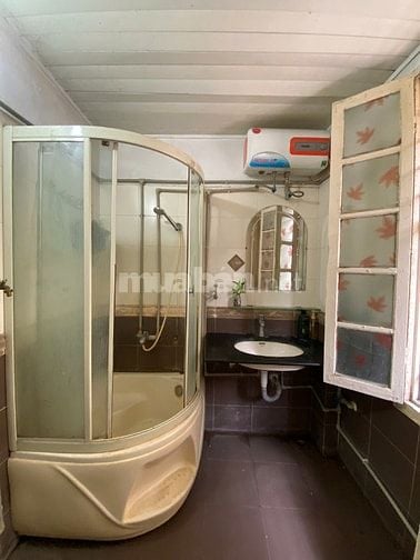 Cho thuê căn hộ tầng 3 trong biệt thự cổ phố Nguyễn Huy Tự