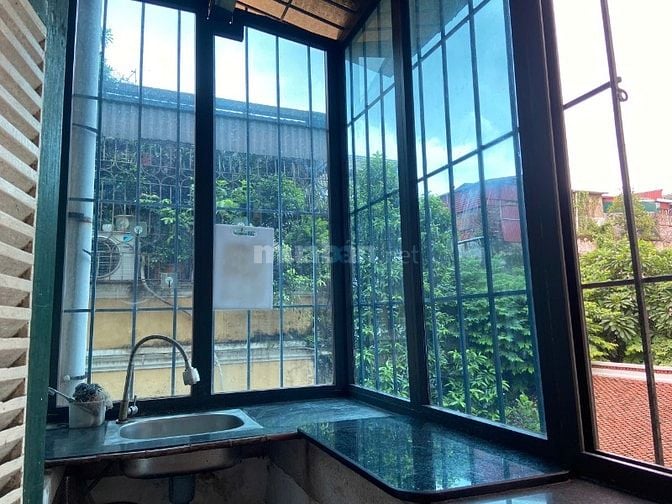 Cho thuê căn hộ tầng 3 trong biệt thự cổ phố Nguyễn Huy Tự