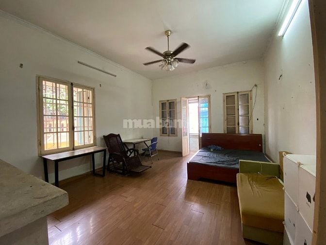 Cho thuê căn hộ tầng 3 trong biệt thự cổ phố Nguyễn Huy Tự