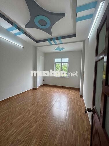 nhà mặt tiền đường .16m . DT 3m50x12m3 . 2 lầu .4 phòng .3 tolet