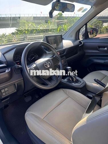 Toyota Avanza Premio 2022 CVT Tự Động Lướt