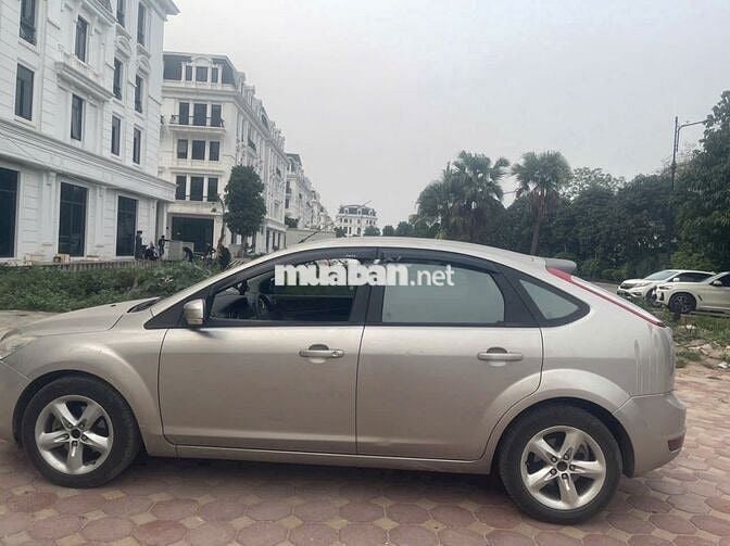 FORD FOCUS 5 CỬA 1.8 AT- 2011
