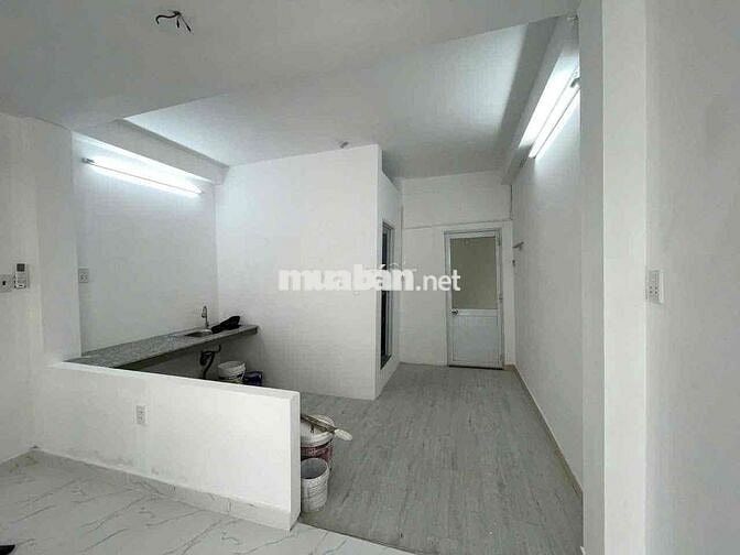 Cho thuê phòng 30m2, Ban công rộng - Bùi Đình Tuý P12 Bình Thạnh