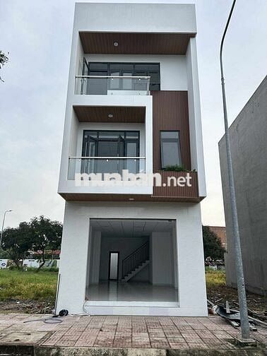 Nhà Phố liền kề, 1 trệt 2 lầu, 4 phòng ngủ tại Thuận An chỉ từ 1 tỷ 3