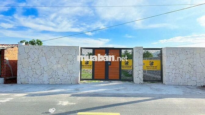 CHỦ NGỘP BÁN NHANH LÔ ĐỐI DIỆN TRƯỜNG TIỂU HỌC LONG MỸ