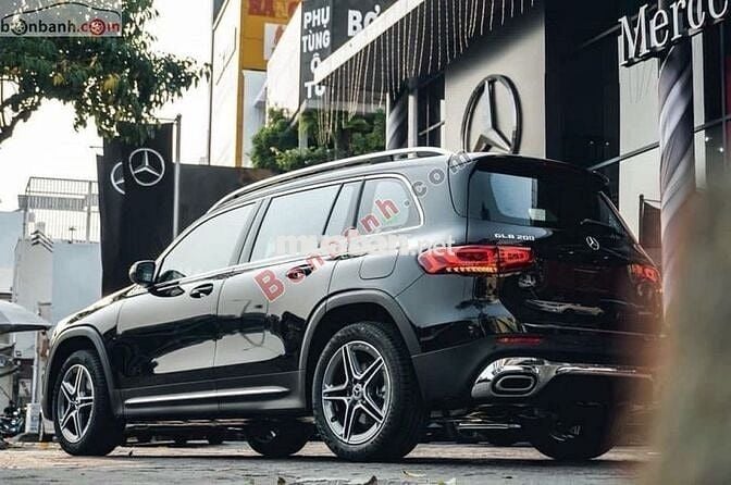 Mercedes GLB 200 màu đen