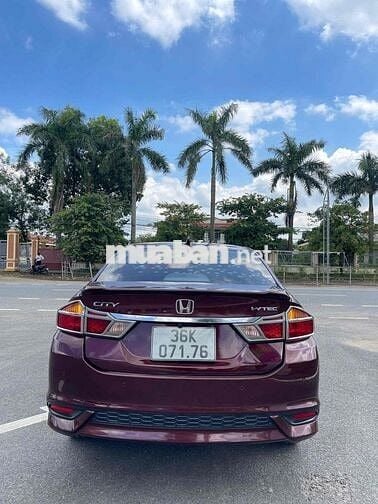 Honda City 2017 1.5 TOP - 9886 km