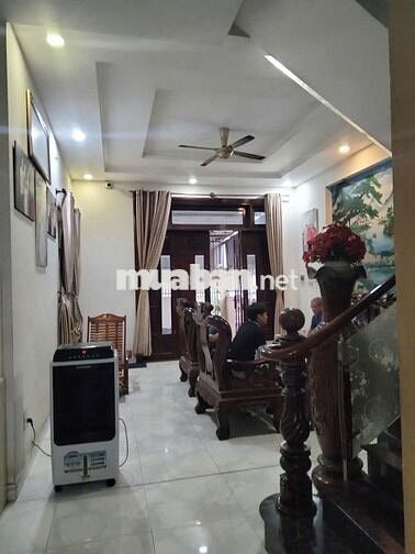 Cho thuê nhà mặt tiền đường 15m khu dân cư Hoàng Hải