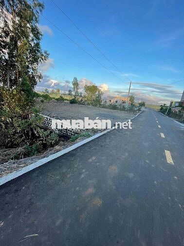 Chính chủ cần bán gấp mảnh đất mặt tiền nhựa