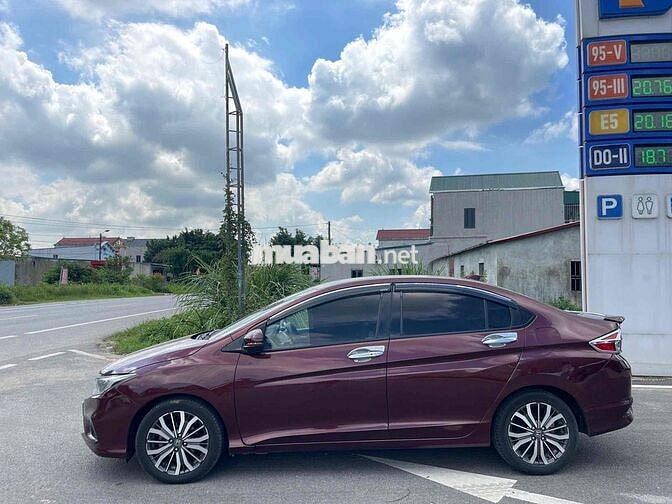 Honda City 2017 1.5 TOP - 9886 km