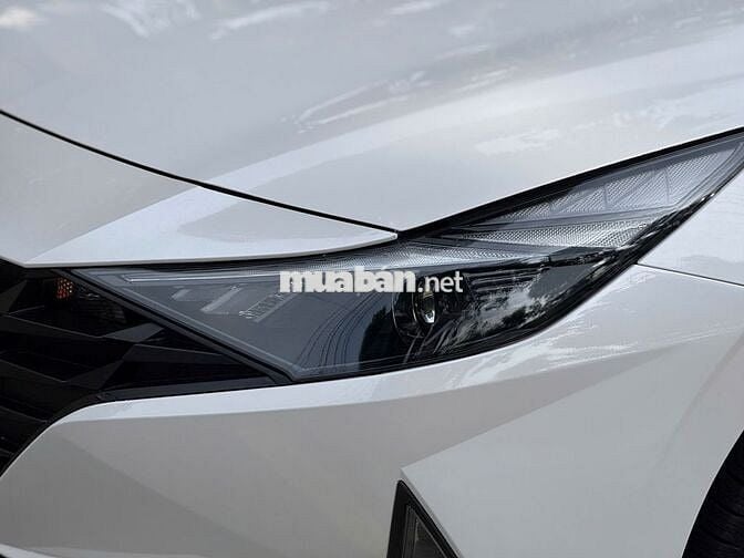 Huyndai Elantra 1.6 AT Tiêu Chuẩn 2023 - 3v8km