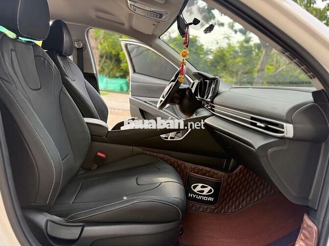 Huyndai Elantra 1.6 AT Tiêu Chuẩn 2023 - 3v8km