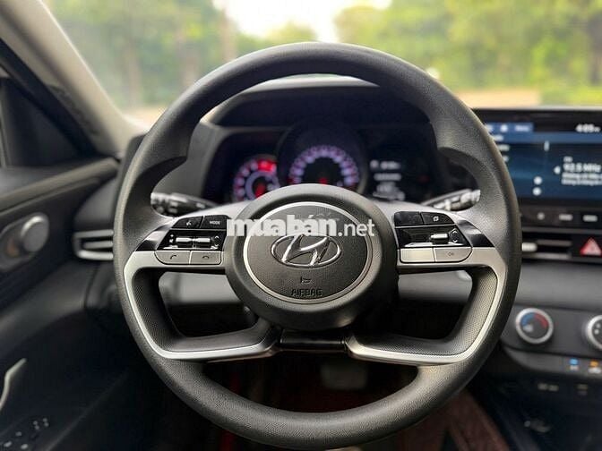 Huyndai Elantra 1.6 AT Tiêu Chuẩn 2023 - 3v8km