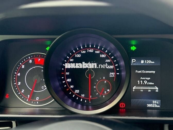 Huyndai Elantra 1.6 AT Tiêu Chuẩn 2023 - 3v8km