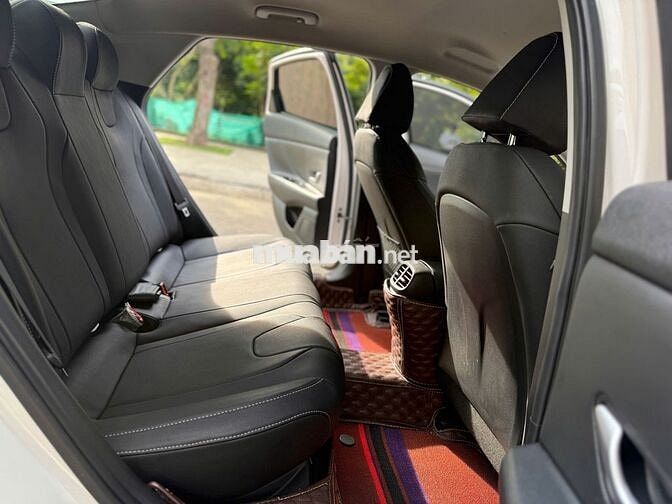 Huyndai Elantra 1.6 AT Tiêu Chuẩn 2023 - 3v8km