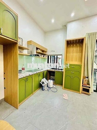 Lô góc Nguyễn Đức Cảnh ô tô đỗ cửa