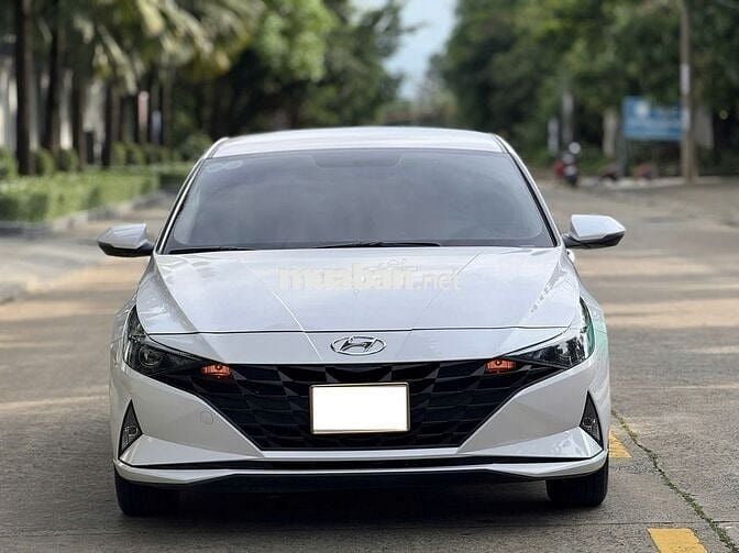 Huyndai Elantra 1.6 AT Tiêu Chuẩn 2023 - 3v8km