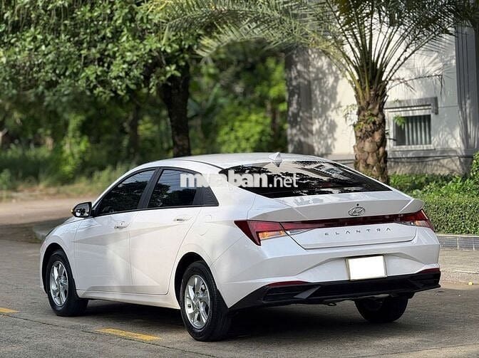 Huyndai Elantra 1.6 AT Tiêu Chuẩn 2023 - 3v8km