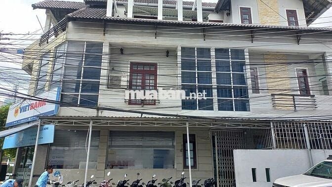 Cho thuê nhà 3 tầng 2 mặt tiền đường 2 Tháng 4 Vĩnh Hải TP Nha Trang