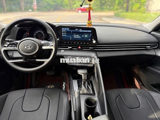 Huyndai Elantra 1.6 AT Tiêu Chuẩn 2023 - 3v8km