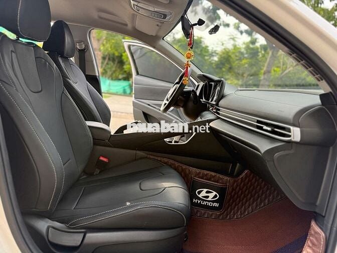 Huyndai Elantra 1.6 AT Tiêu Chuẩn 2023 - 3v8km